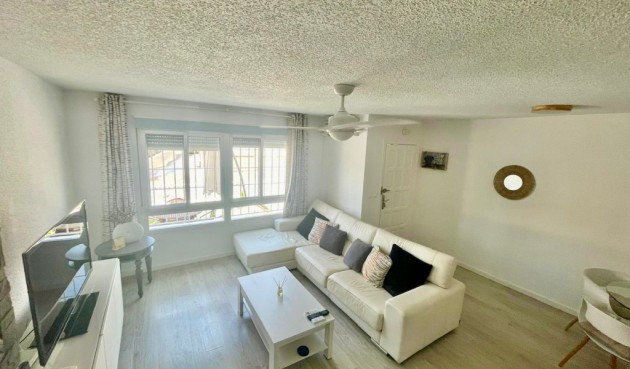 Brukt - Town House -
Aquilas