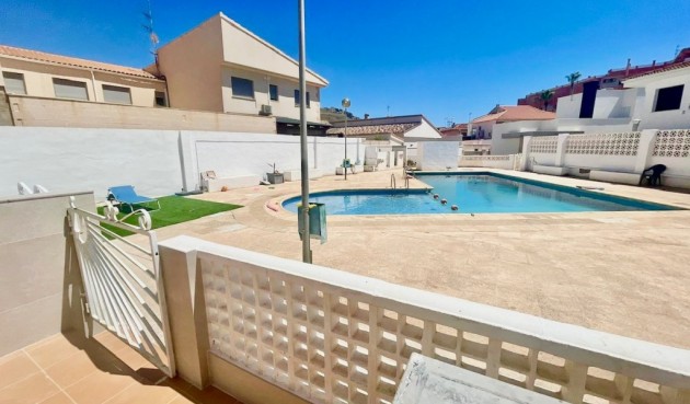 Brukt - Town House -
Aquilas