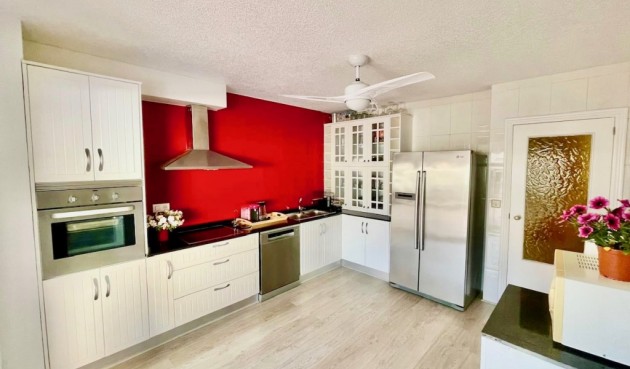 Brukt - Town House -
Aquilas