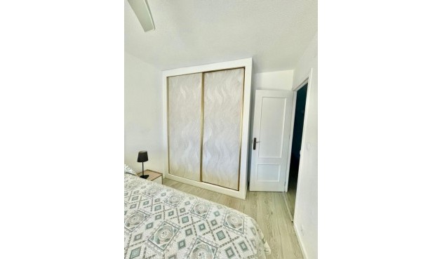 Brukt - Town House -
Aquilas