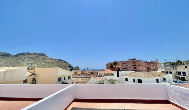 Brukt - Town House -
Aquilas