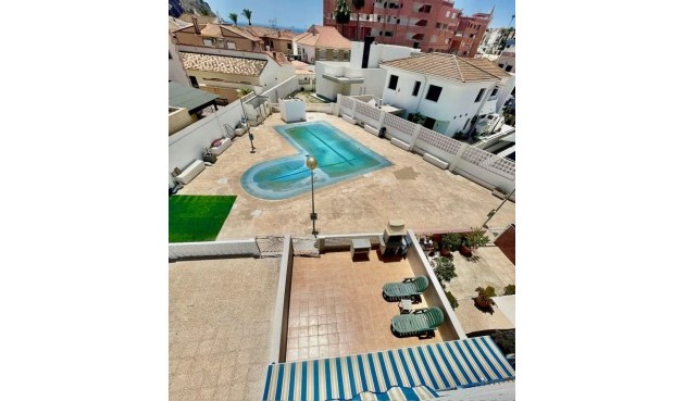 Brukt - Town House -
Aquilas