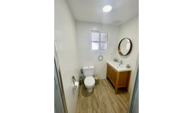 Brukt - Town House -
Aquilas