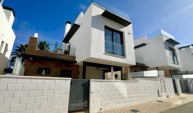 Resale - Villa -
Orihuela Costa - Costa Blanca