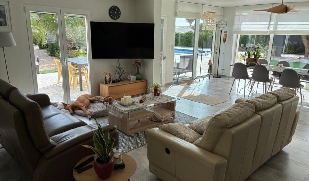 Resale - Villa -
Crevillent - Costa Blanca