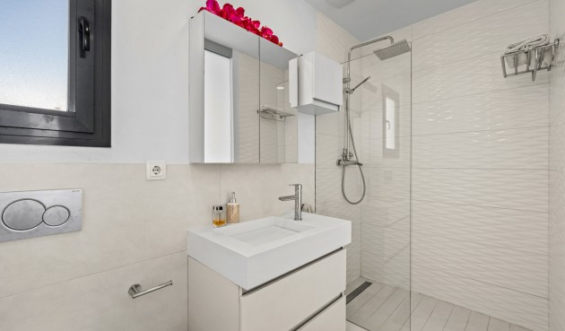 Resale - Bungalow -
Torrevieja - Costa Blanca