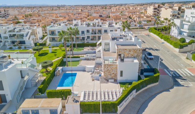 Resale - Bungalow -
Torrevieja - Costa Blanca