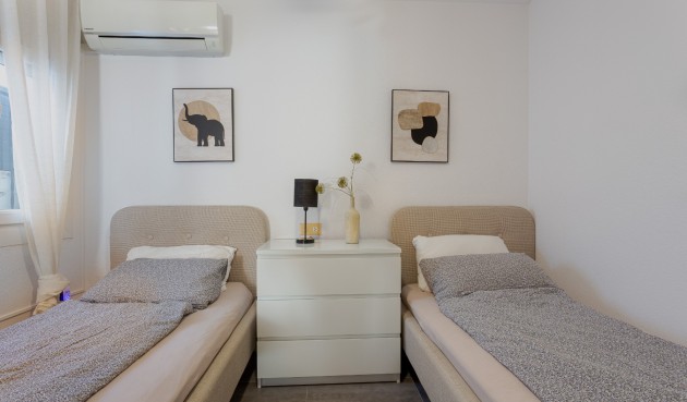 Resale - Villa -
Orihuela Costa - Costa Blanca