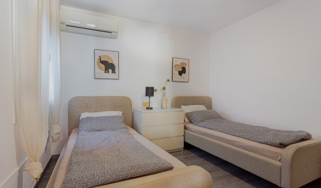 Resale - Villa -
Orihuela Costa - Costa Blanca