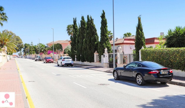 Nybyggnation - Villa -
San Fulgencio - La Escuera