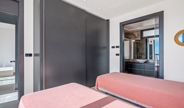 Resale - Villa -
Orihuela Costa - Costa Blanca