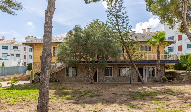 Brukt - Villa -
Orihuela Costa - Costa Blanca