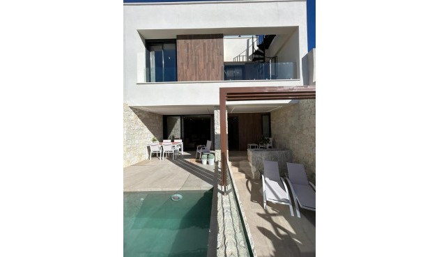 Återförsäljning - Town House -
Dolores - Costa Blanca