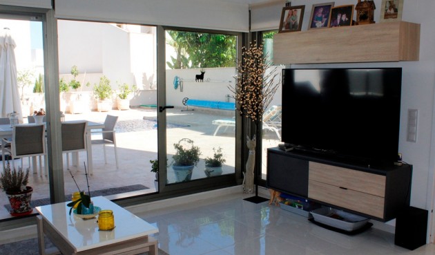 Resale - Villa -
San Miguel de Salinas - Inland