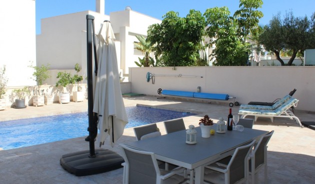 Resale - Villa -
San Miguel de Salinas - Inland