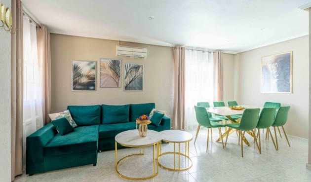 Resale - Villa -
Orihuela Costa - Punta Prima