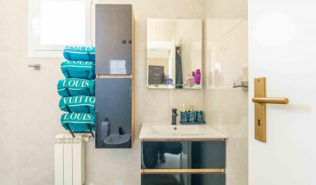 Resale - Villa -
Orihuela Costa - Punta Prima