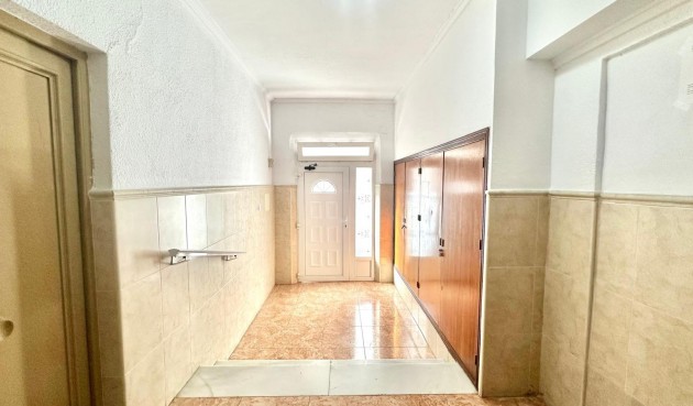 Resale - Apartment -
Torrevieja - Estacion De Autobuses