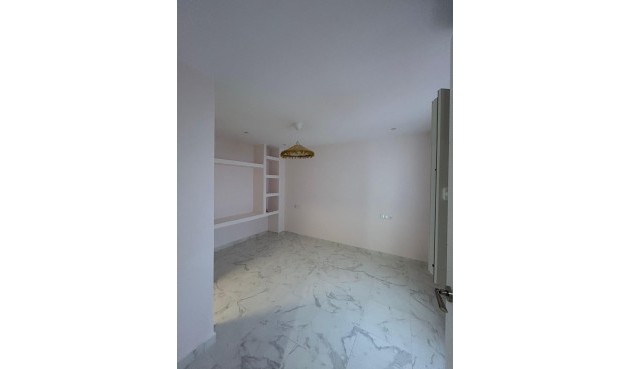 Resale - Apartment -
Torrevieja