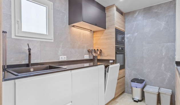 Resale - Bungalow -
Torrevieja - Costa Blanca