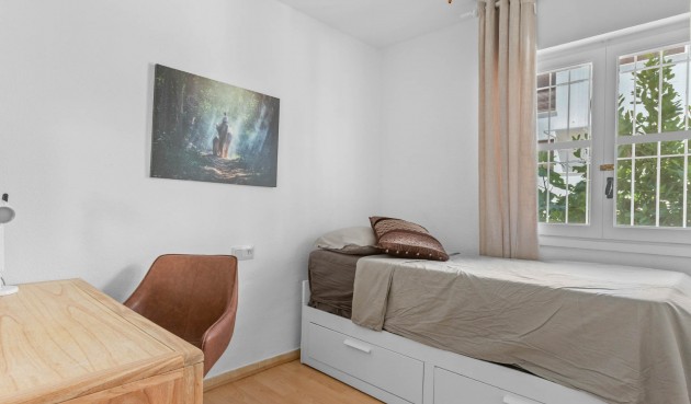 Resale - Bungalow -
Torrevieja - Costa Blanca