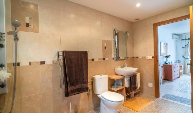 Resale - Villa -
Orihuela