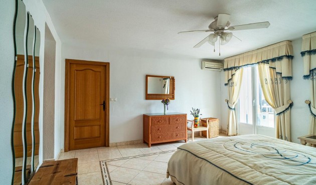Resale - Villa -
Orihuela