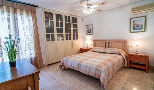 Resale - Villa -
Orihuela