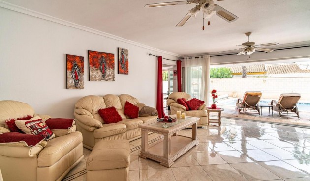 Resale - Villa -
Orihuela