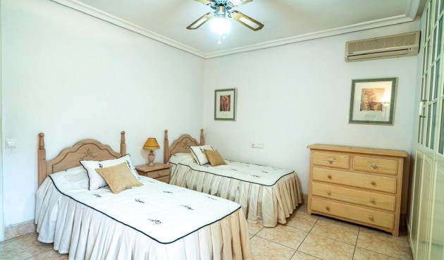 Resale - Villa -
Orihuela