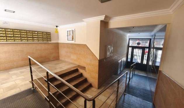 Resale - Apartment -
Torrevieja - Puerto Deportivo