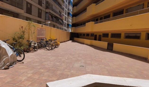 Resale - Apartment -
Torrevieja - Puerto Deportivo