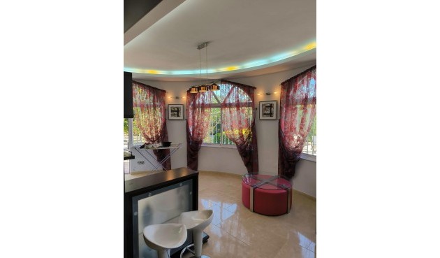 Resale - Villa -
Torrevieja - La Siesta