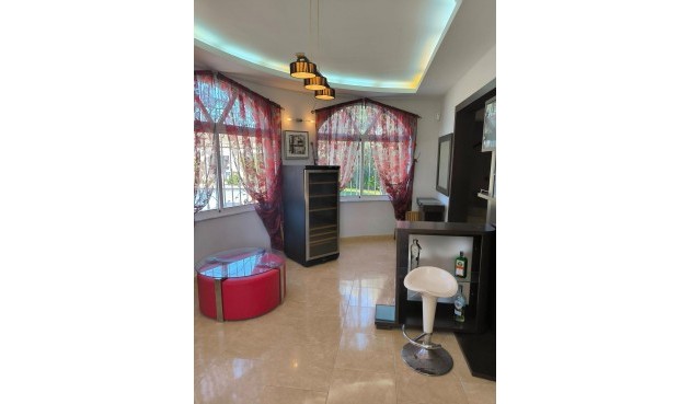 Resale - Villa -
Torrevieja - La Siesta