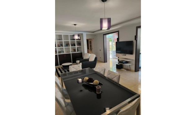 Resale - Villa -
Torrevieja - La Siesta