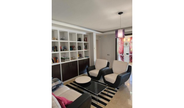 Resale - Villa -
Torrevieja - La Siesta