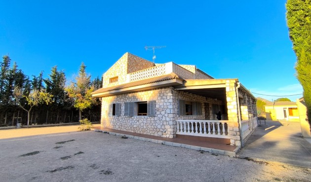 Resale - Villa -
Yecla - Inland