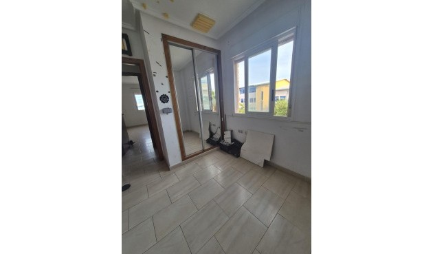 Återförsäljning - Apartment -
Torrevieja - aguas nuevas