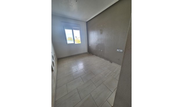 Återförsäljning - Apartment -
Torrevieja - aguas nuevas