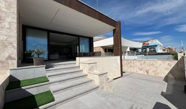 Resale - Villa -
Torrevieja - La Mata