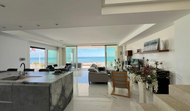 Resale - Villa -
Torrevieja - La Mata