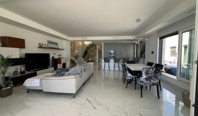 Resale - Villa -
Torrevieja - La Mata