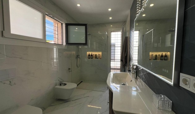 Resale - Villa -
Torrevieja - La Mata