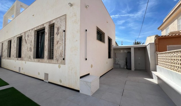 Resale - Villa -
Torrevieja - La Mata