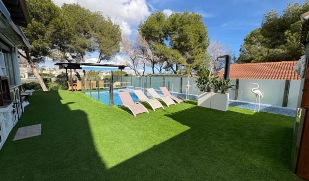 Brukt - Villa -
Orihuela Costa - Costa Blanca