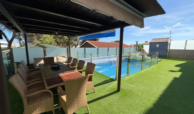 Brukt - Villa -
Orihuela Costa - Costa Blanca