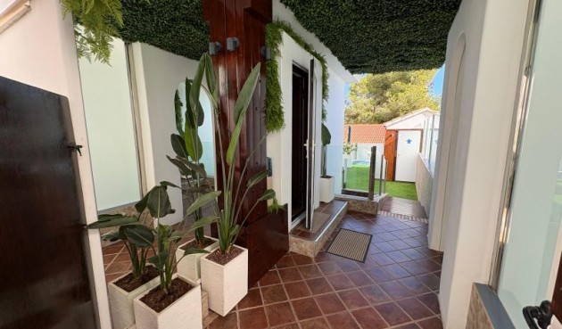 Brukt - Villa -
Orihuela Costa - Costa Blanca