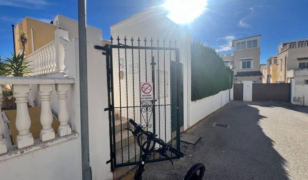 Återförsäljning - Town House -
Orihuela Costa - Los Almendros-la Florida