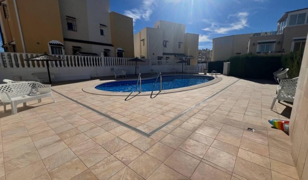 Återförsäljning - Town House -
Orihuela Costa - Los Almendros-la Florida