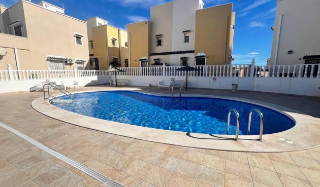 Återförsäljning - Town House -
Orihuela Costa - Los Almendros-la Florida